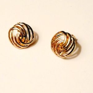 🐢 Gold Button Clip On Earring